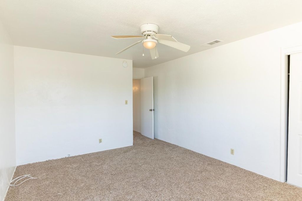 Image 17 of property listing at 3605 E Cortland Avenue, Fresno, CA 93726