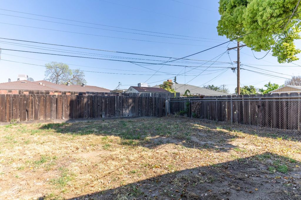 Image 20 of property listing at 3605 E Cortland Avenue, Fresno, CA 93726