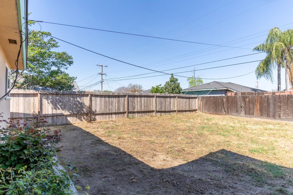 Image 21 of property listing at 3605 E Cortland Avenue, Fresno, CA 93726