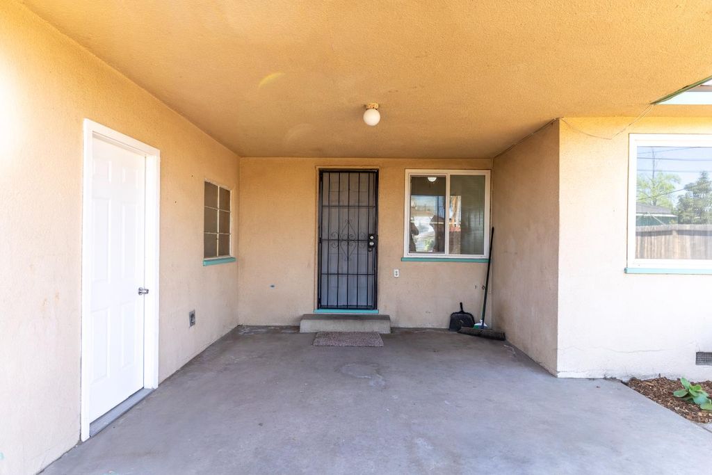Image 24 of property listing at 3605 E Cortland Avenue, Fresno, CA 93726