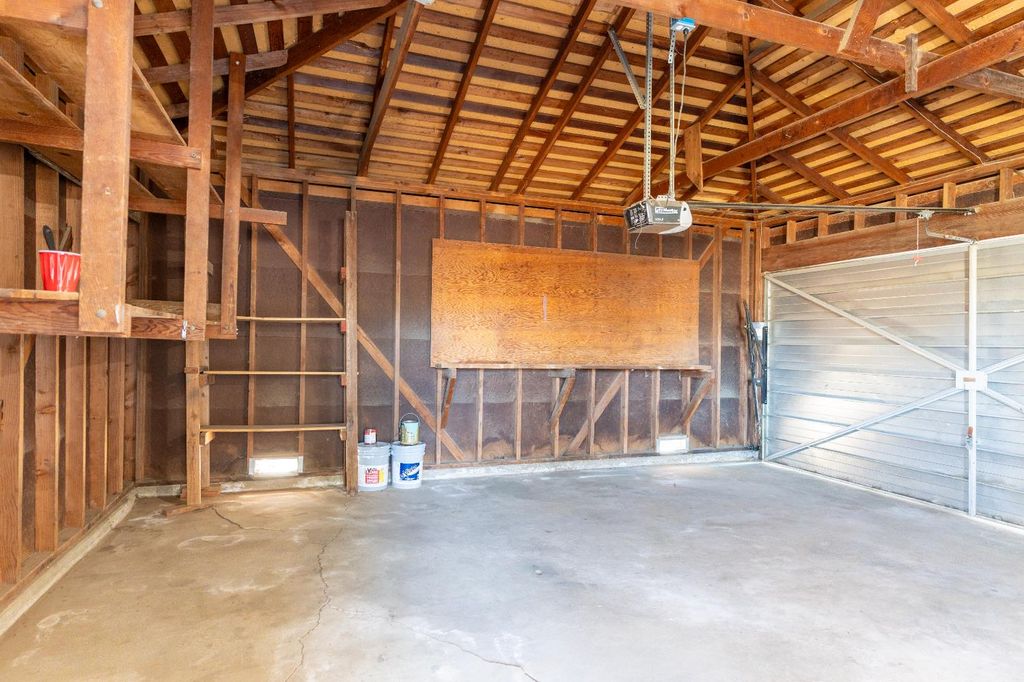 Image 25 of property listing at 3605 E Cortland Avenue, Fresno, CA 93726