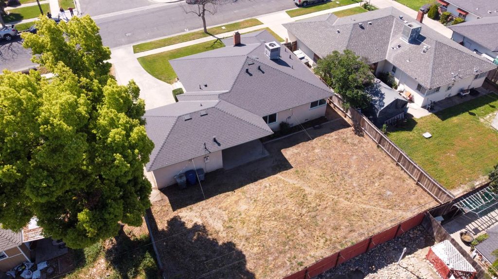 Image 30 of property listing at 3605 E Cortland Avenue, Fresno, CA 93726