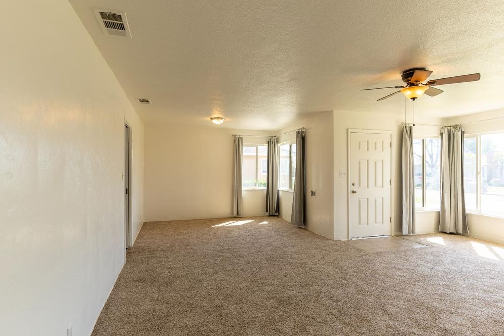 Image 8 of property listing at 3605 E Cortland Avenue, Fresno, CA 93726