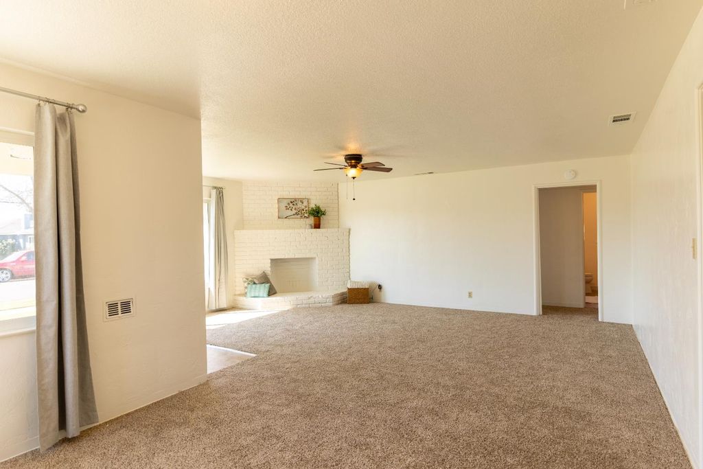 Image 9 of property listing at 3605 E Cortland Avenue, Fresno, CA 93726