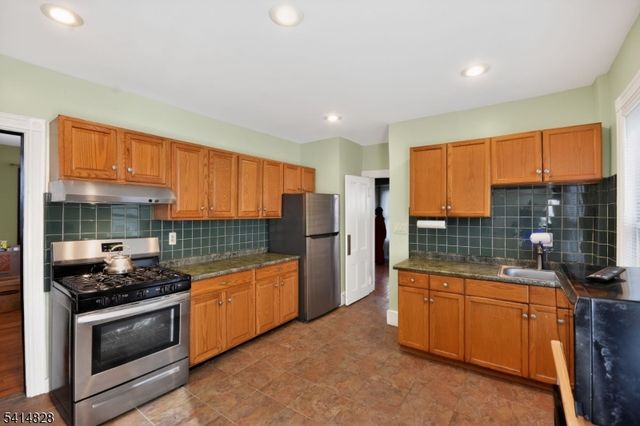 962 W 6Th St, Plainfield City, NJ 07063