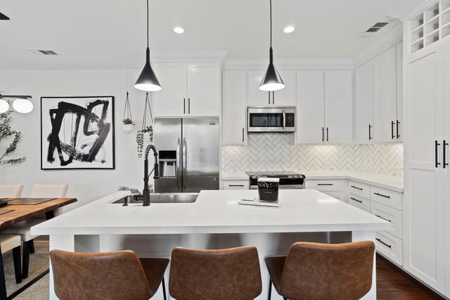 5200 Weslayan Street A201, Houston, TX 77005