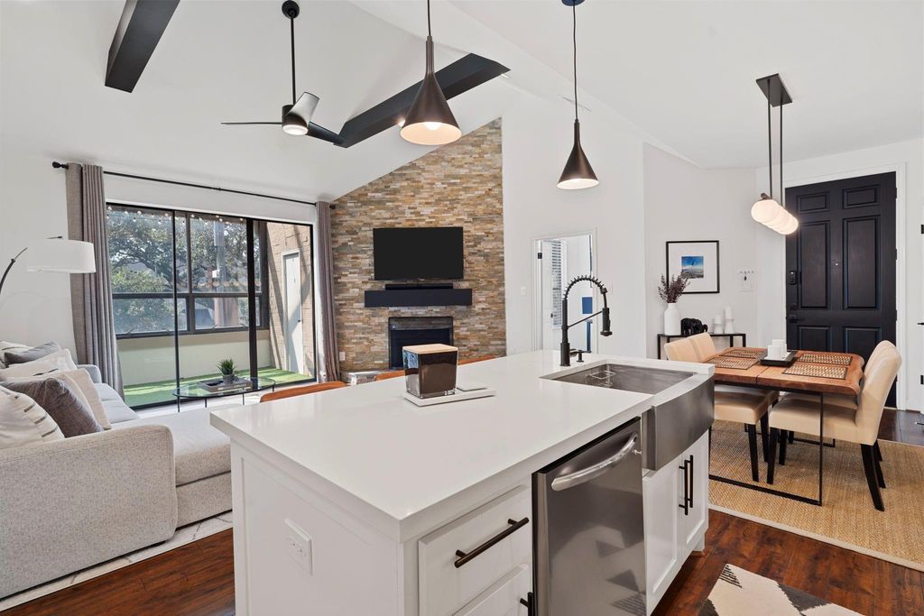 5200 Weslayan Street A201, Houston, TX 77005