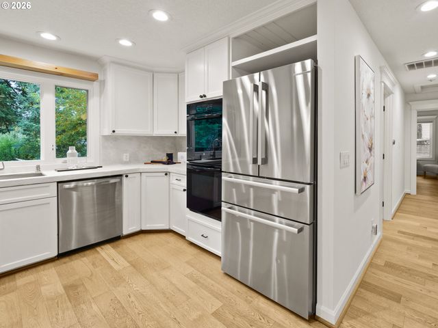 808 ELLIS Ave, Lake Oswego, OR 97034