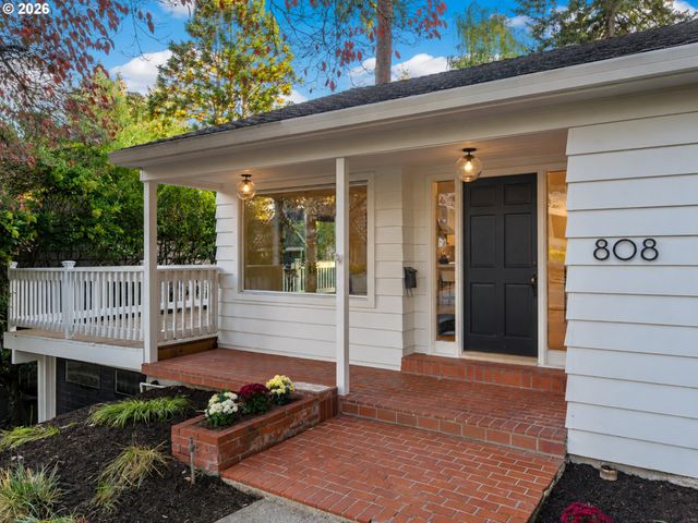 808 ELLIS Ave, Lake Oswego, OR 97034