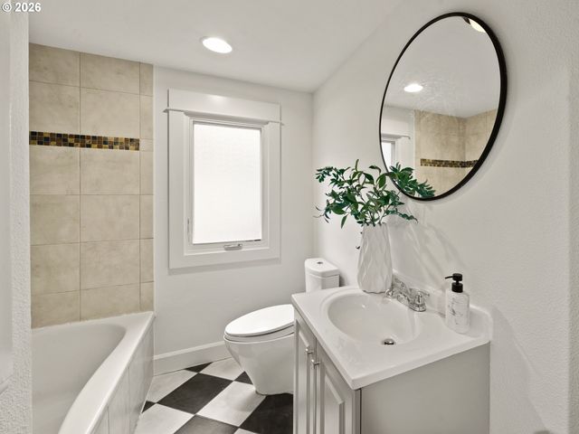 808 ELLIS Ave, Lake Oswego, OR 97034