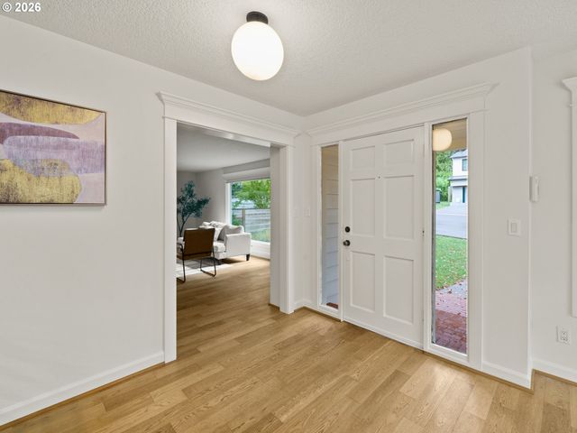 808 ELLIS Ave, Lake Oswego, OR 97034