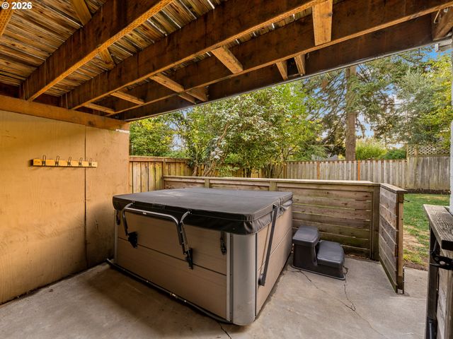 808 ELLIS Ave, Lake Oswego, OR 97034