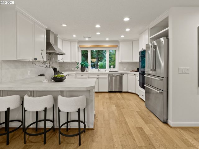 808 ELLIS Ave, Lake Oswego, OR 97034