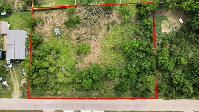 433 13th St, San Leon, TX 77539