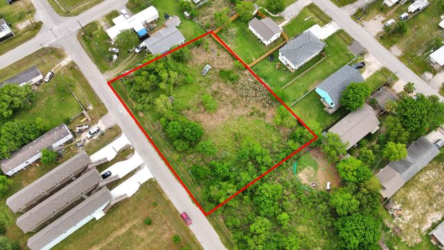 433 13th St, San Leon, TX 77539