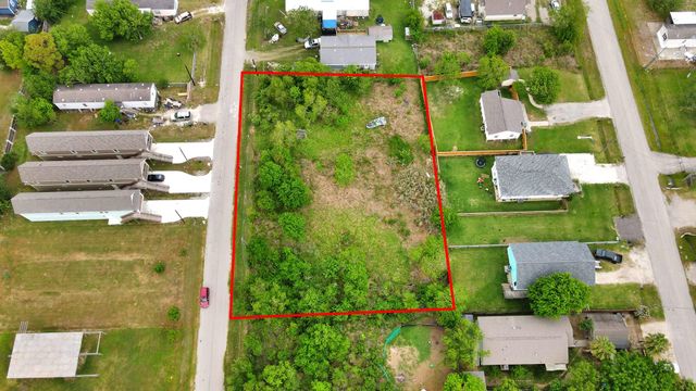 433 13th St, San Leon, TX 77539