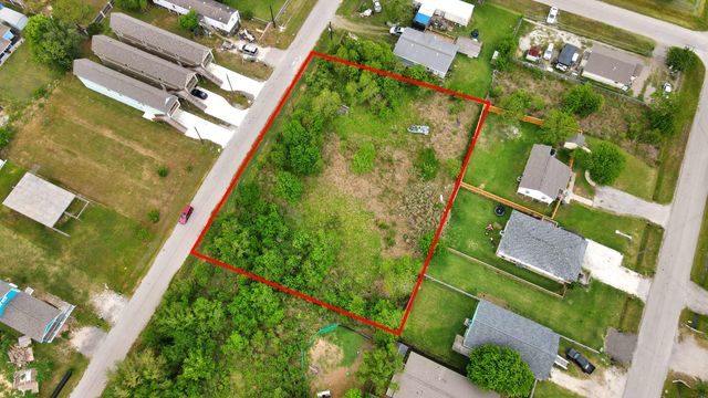 433 13th St, San Leon, TX 77539