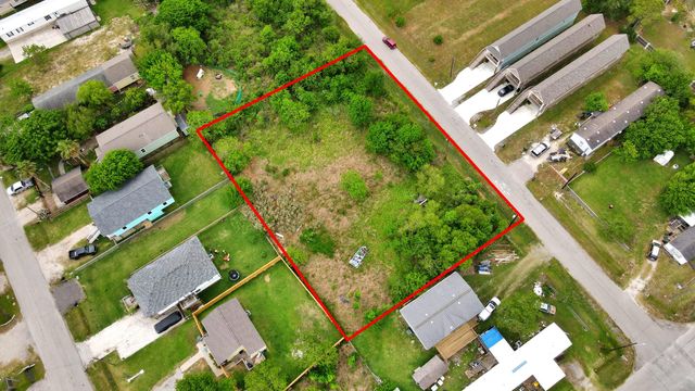 433 13th St, San Leon, TX 77539