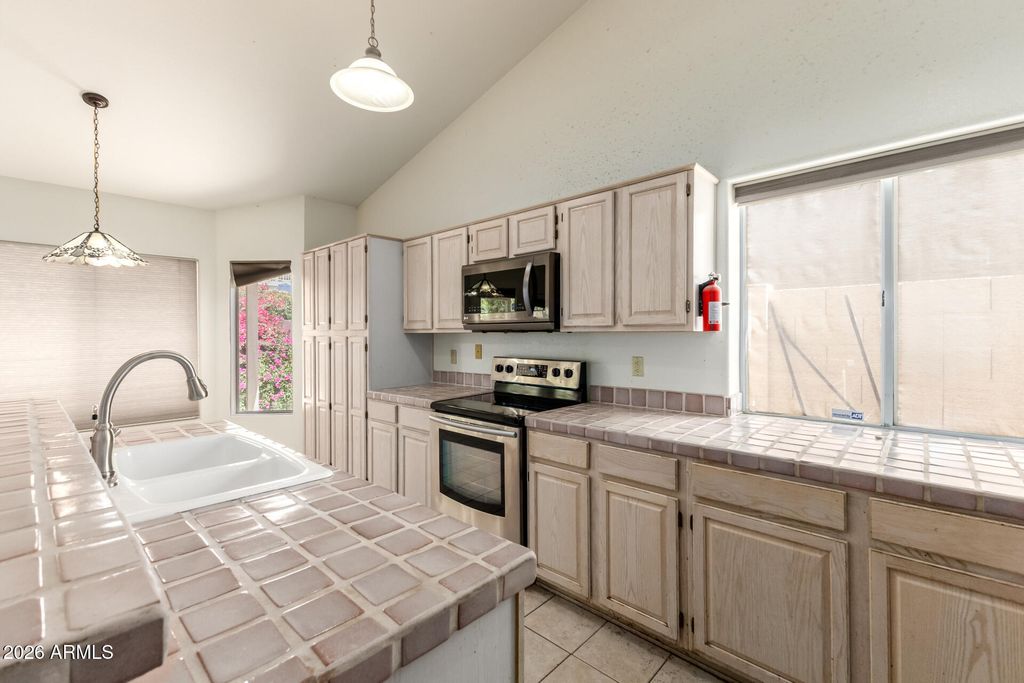 Image 13 of property listing at 1320 W MOUNTAIN SKY Avenue, Phoenix, AZ 85045
