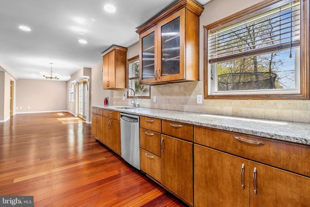 8 HAWKINS LN, Willingboro, NJ 08046