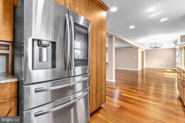 8 HAWKINS LN, Willingboro, NJ 08046