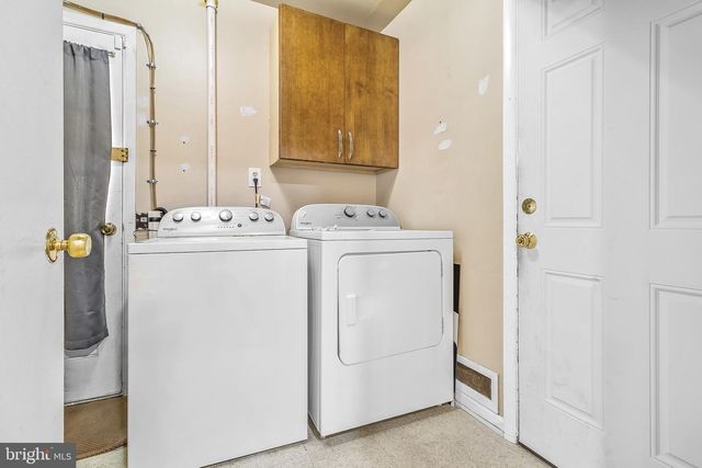 8 HAWKINS LN, Willingboro, NJ 08046