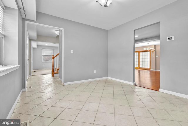 8 HAWKINS LN, Willingboro, NJ 08046