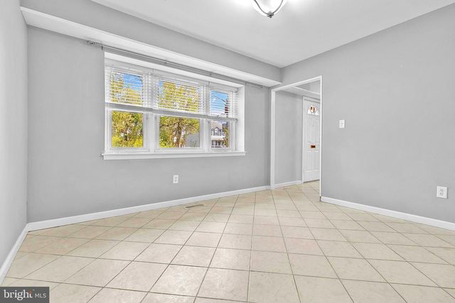 8 HAWKINS LN, Willingboro, NJ 08046