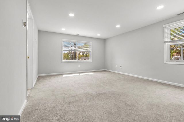 8 HAWKINS LN, Willingboro, NJ 08046