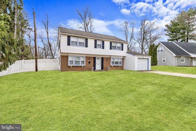 8 HAWKINS LN, Willingboro, NJ 08046