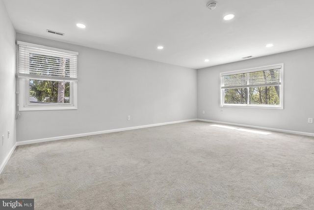 8 HAWKINS LN, Willingboro, NJ 08046