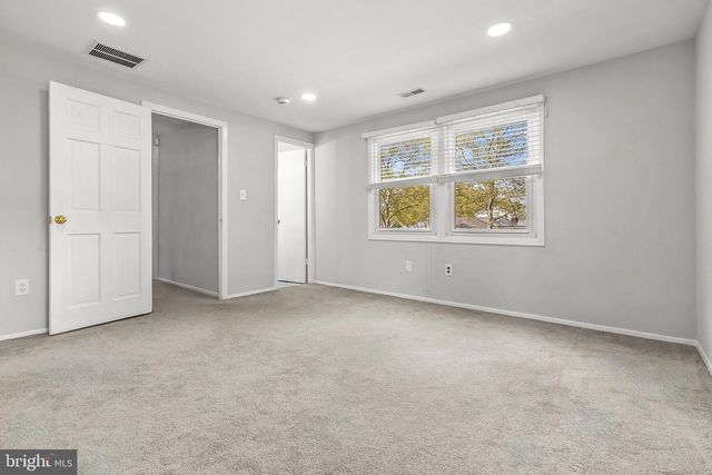8 HAWKINS LN, Willingboro, NJ 08046