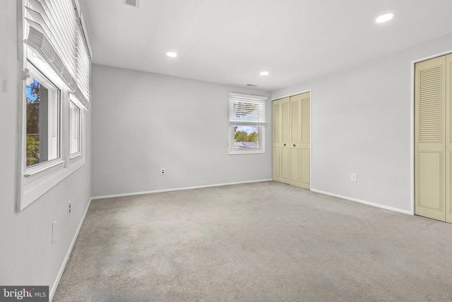 8 HAWKINS LN, Willingboro, NJ 08046
