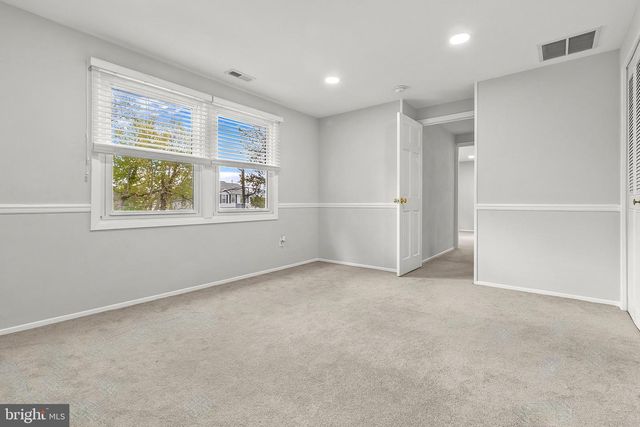 8 HAWKINS LN, Willingboro, NJ 08046