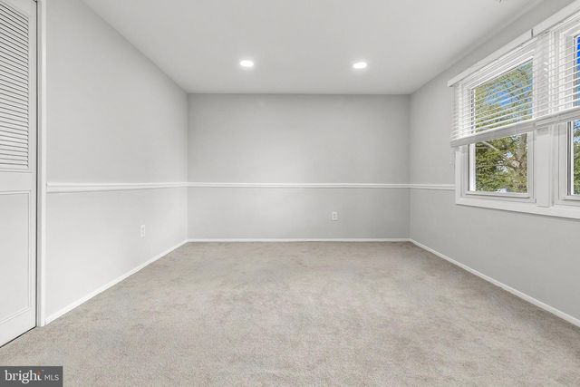 8 HAWKINS LN, Willingboro, NJ 08046