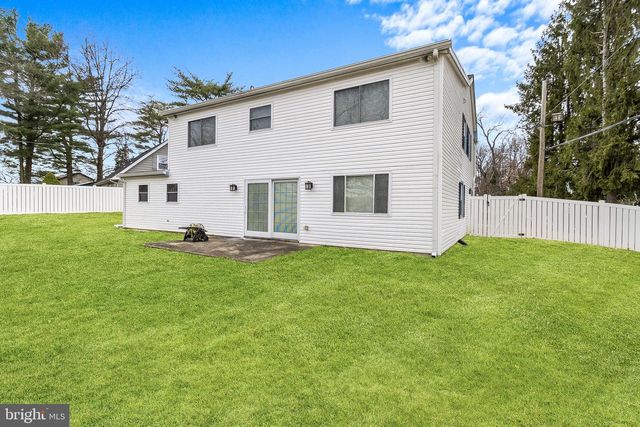 8 HAWKINS LN, Willingboro, NJ 08046