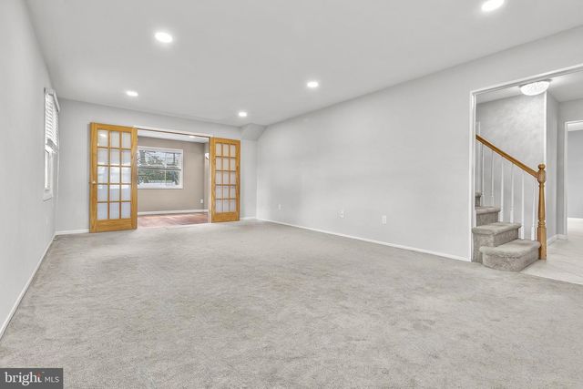 8 HAWKINS LN, Willingboro, NJ 08046