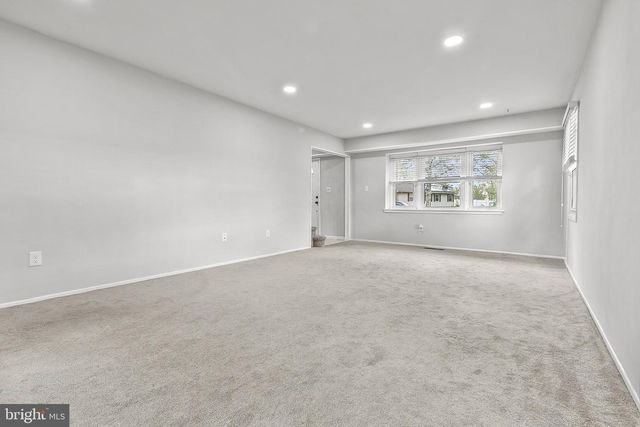 8 HAWKINS LN, Willingboro, NJ 08046