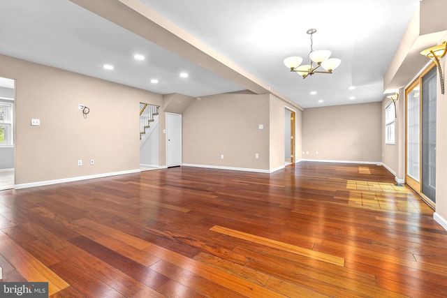 8 HAWKINS LN, Willingboro, NJ 08046