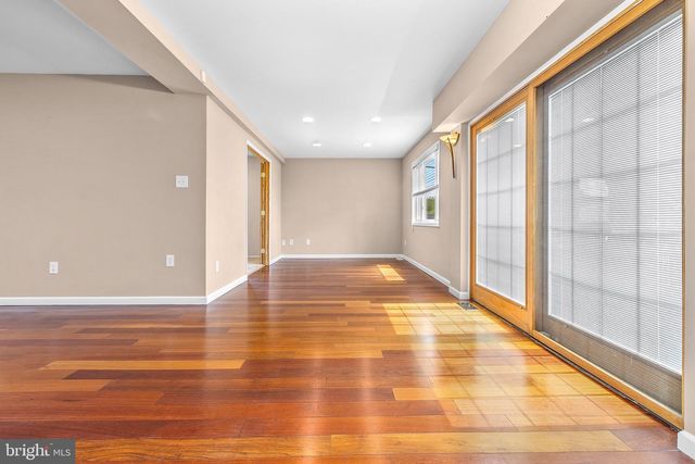 8 HAWKINS LN, Willingboro, NJ 08046