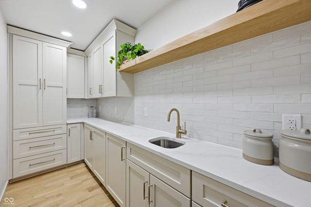 6908 Creekridge Trail, Indianapolis, IN 46256