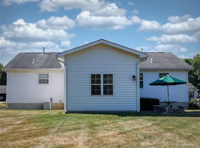 1221 Windsor Street, Grand Blanc Charter Township, MI 48507