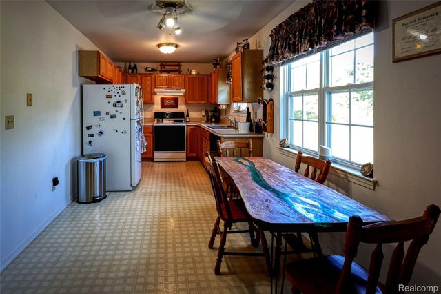 1221 Windsor Street, Grand Blanc Charter Township, MI 48507
