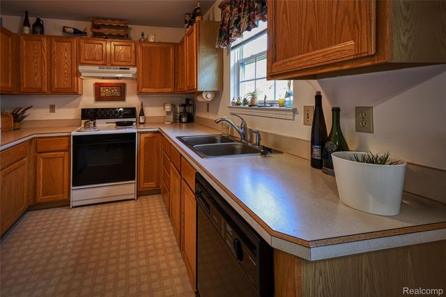 1221 Windsor Street, Grand Blanc Charter Township, MI 48507