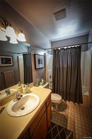 1221 Windsor Street, Grand Blanc Charter Township, MI 48507