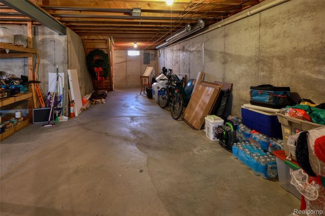 1221 Windsor Street, Grand Blanc Charter Township, MI 48507