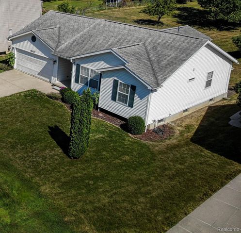 1221 Windsor Street, Grand Blanc Charter Township, MI 48507