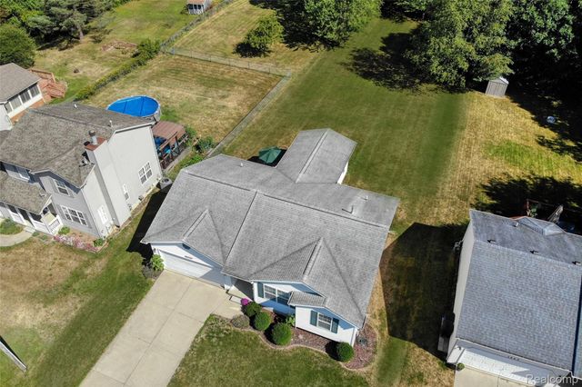 1221 Windsor Street, Grand Blanc Charter Township, MI 48507