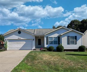 1221 Windsor Street, Grand Blanc Charter Township, MI 48507