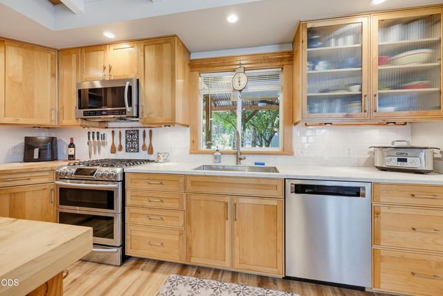 383 Whispering Pines Lane, Grants Pass, OR 97527